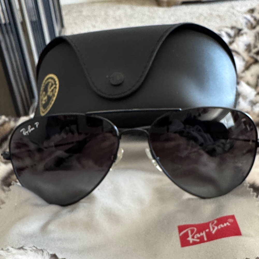 Ray-Ban polarized Dark Lens Aviator Sunglasses with case. Style RB 3558